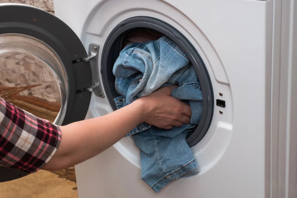 Jeans in de wasmachine