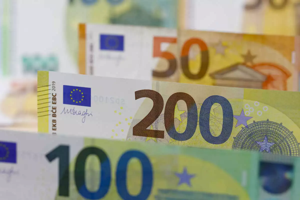Niet alle 50 euro biljetten zijn gelijk. Sommige zeldzame versies, zoals die met drukfouten uit de introductieperiode in 2002 of speciale edities uit landen als Nederland