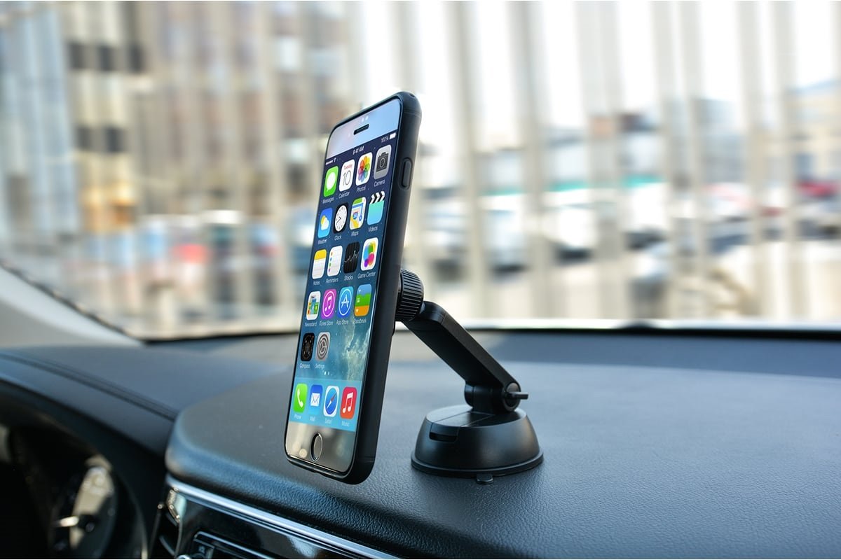 wanneer u achter het stuur zit, moet uw telefoon in een speciale houder worden geplaatst