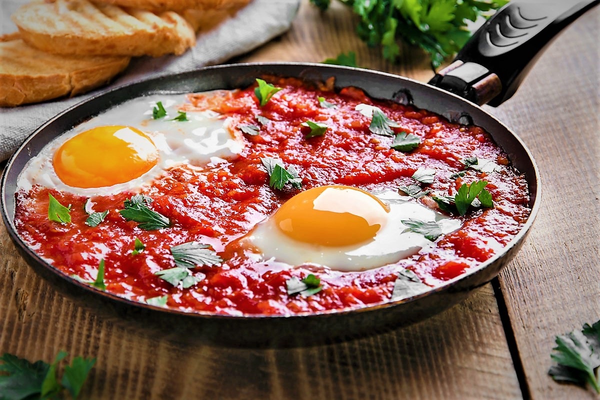 spiegelei met tomaten