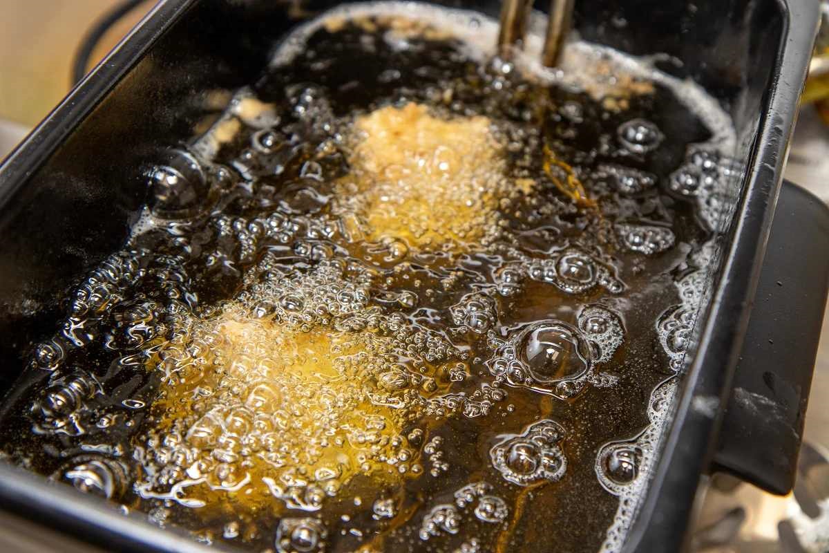 diefstal van frituurolie uit een café