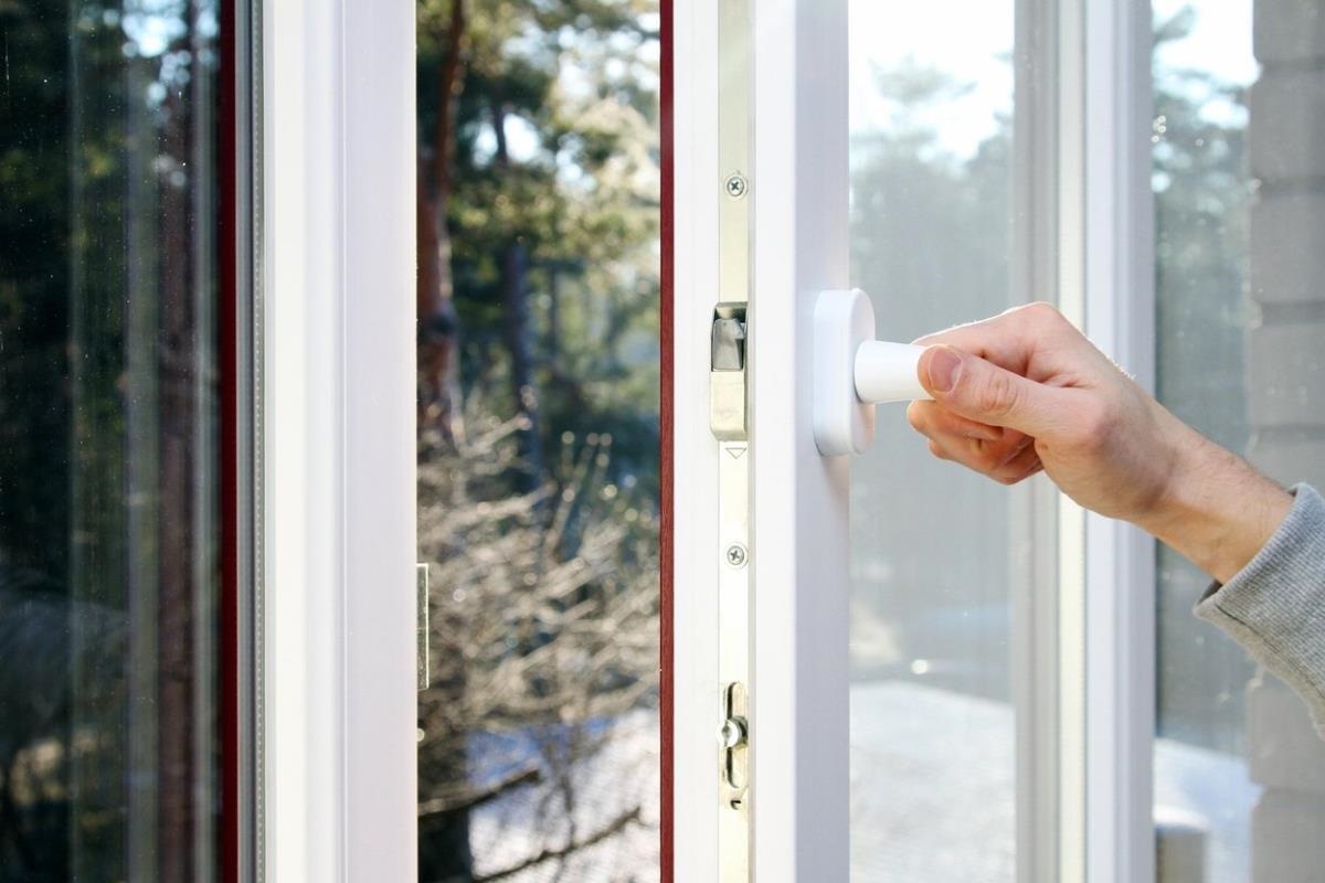 openden het raam om te luchten