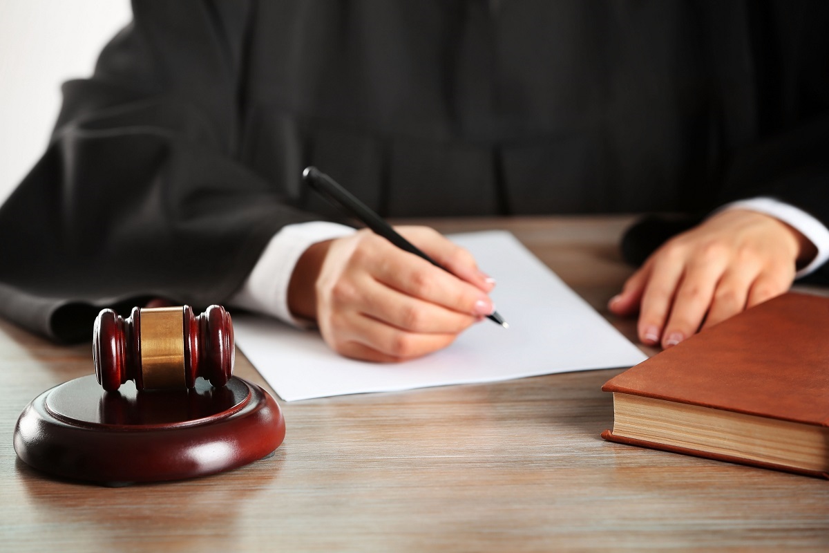 De rechtbank heeft geoordeeld dat het verboden is om het ouderlijk huis te renoveren