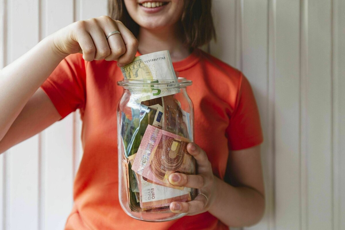 Maar een onschuldige bankoverschrijving kan door de Belastingdienst als schenking worden gezien, met flinke gevolgen voor je nalatenschap.