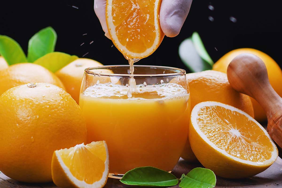 Oranjepulpsap vers geperst uit sinaasappels