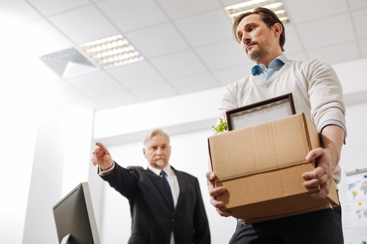 Een bankdirecteur ontslagen voor schoonmaak tijdens werk