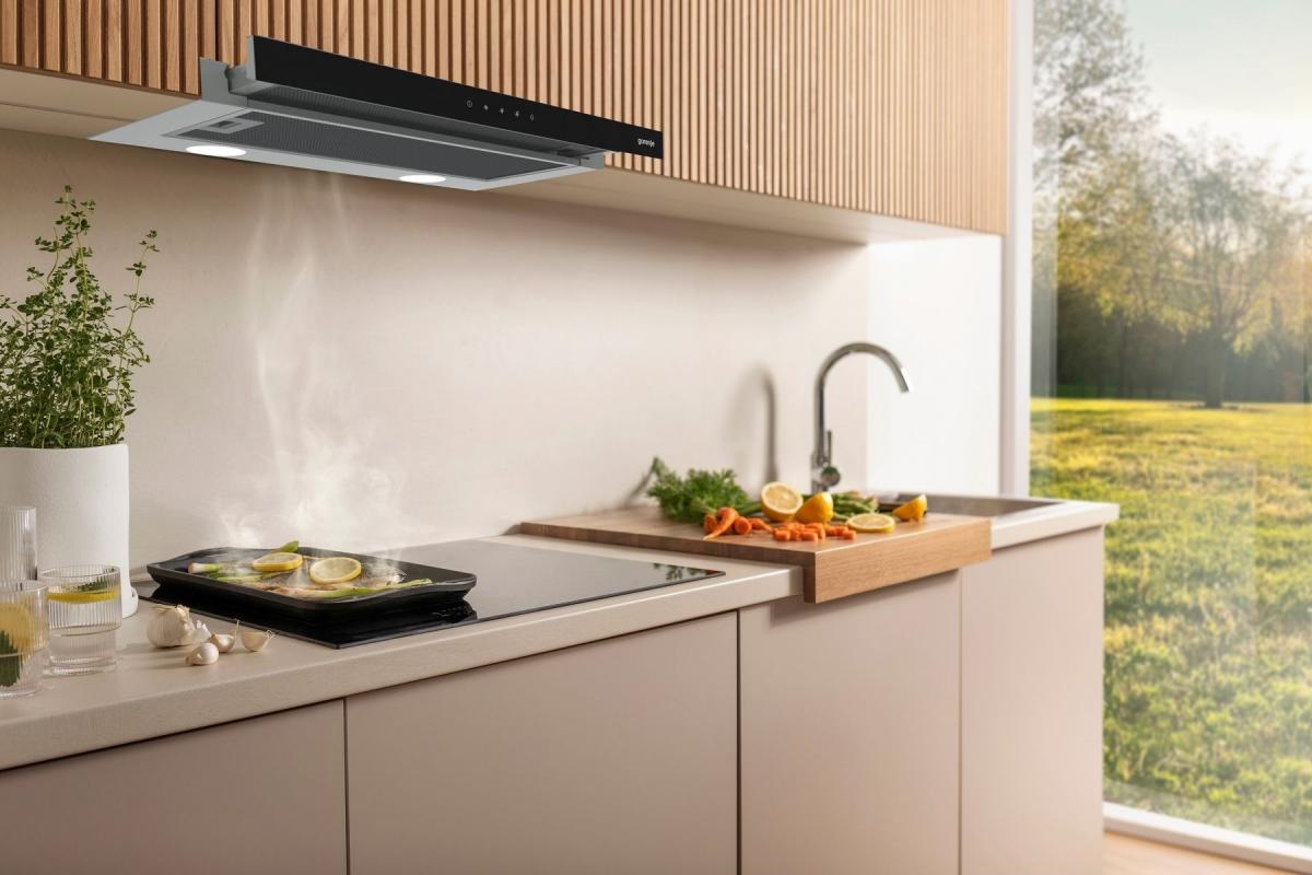 zet de afzuigkap aan wanneer u vis bakt