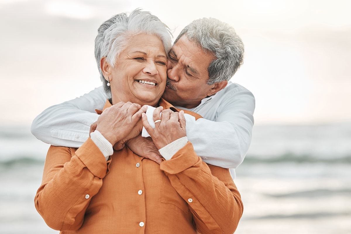 Oudere echtpaar is gelukkig samen