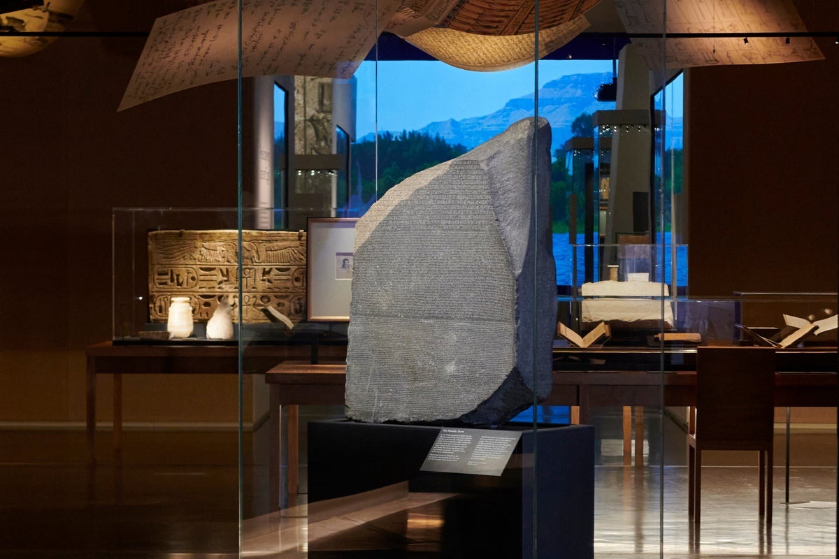 De “Steen van Rosetta” moet door het British Museum aan Egypte worden teruggegeven
