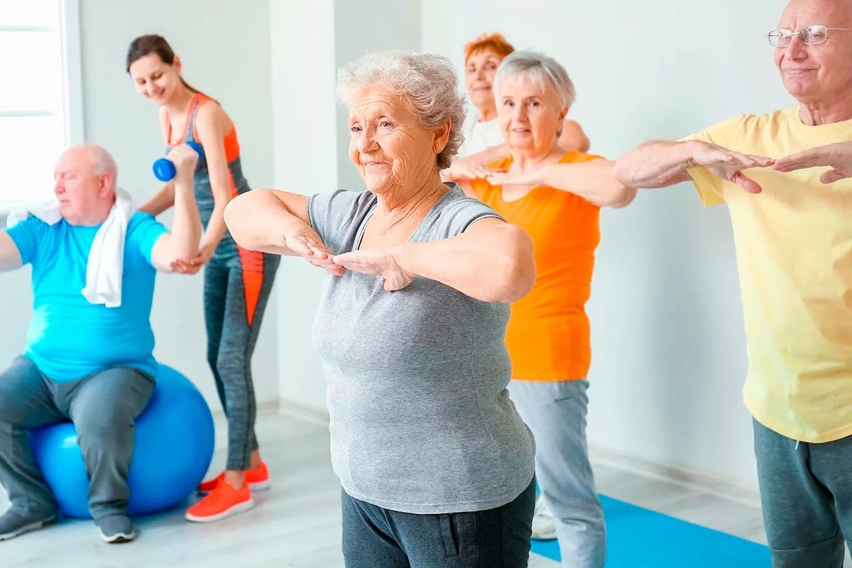 ouderen doen oefeningen