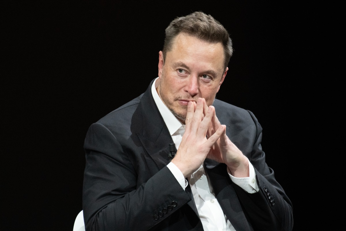 Elon Musk zegt dat AI en robots binnenkort menselijke arbeid zullen vervangen