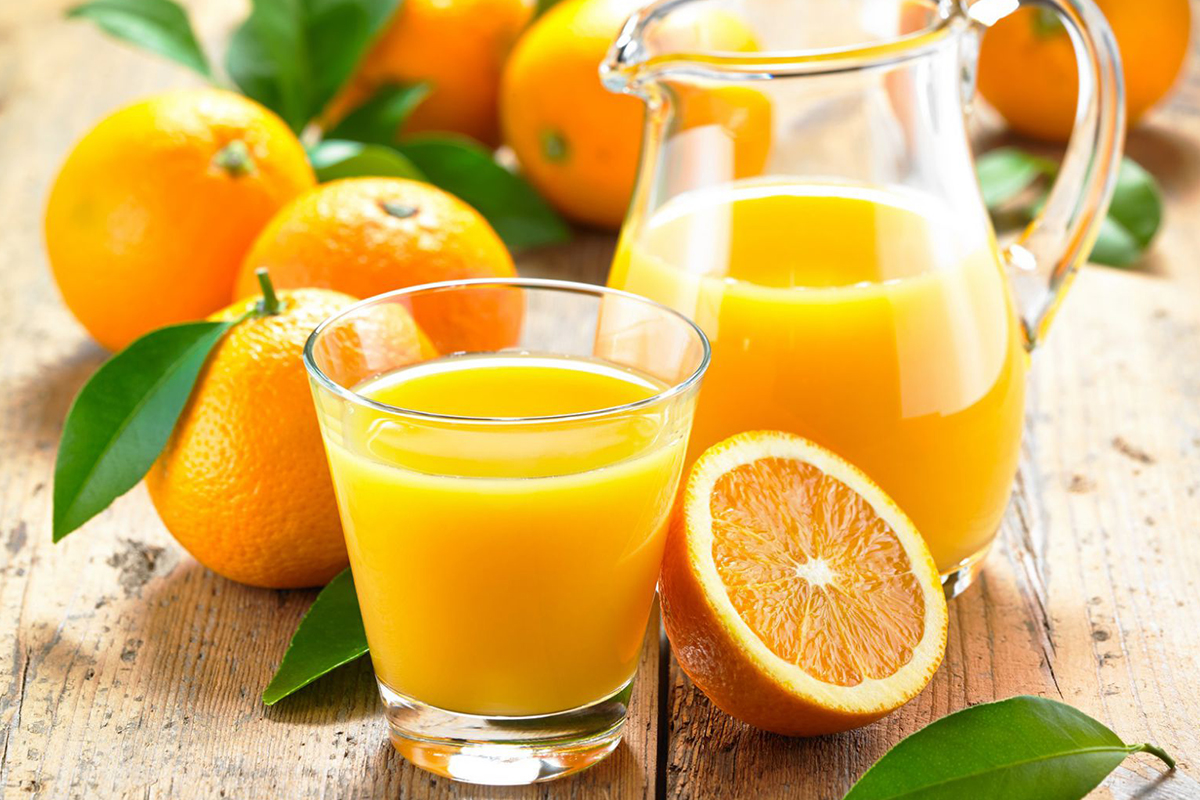 Oranjepulpsap in een glas