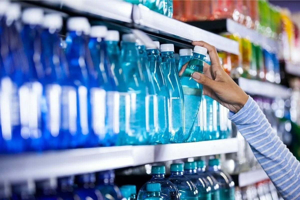 mineraalwater in de supermarkt