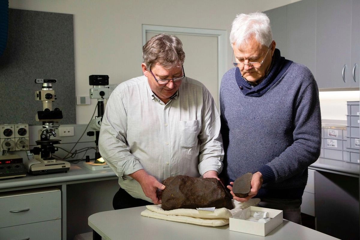 toen ze de steen opensneden, bleek er geen goud in te zitten